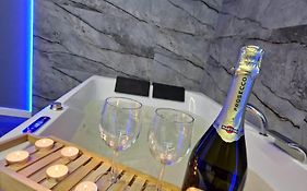 Centrum Jacuzzi prywatny parking klimatyzacja 5